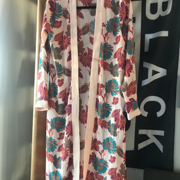 Cute floral Kimono - Picture 3 of 4